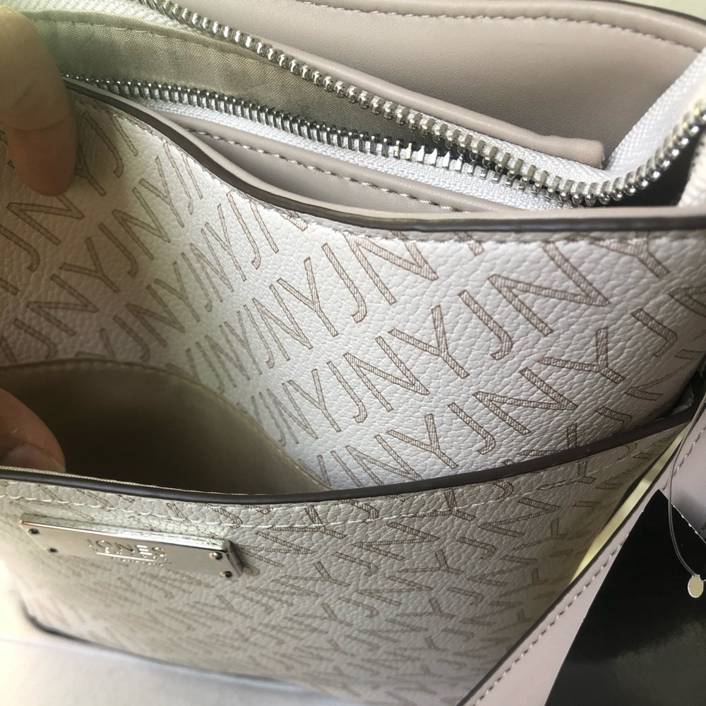 BAG HAS SOLD ON SEPARATE APP - Picture 4 of 5